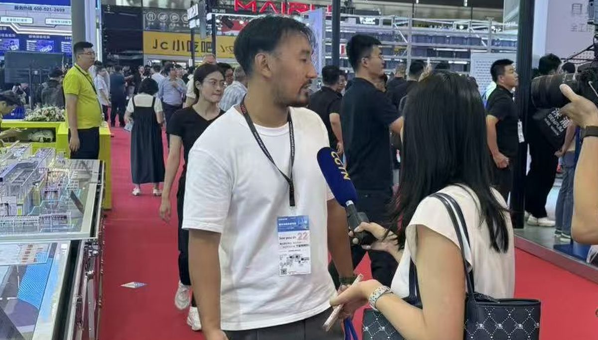 Переводчик-партнёр Silentium Trade на промышленной выставке в Китае — интервью CGTN